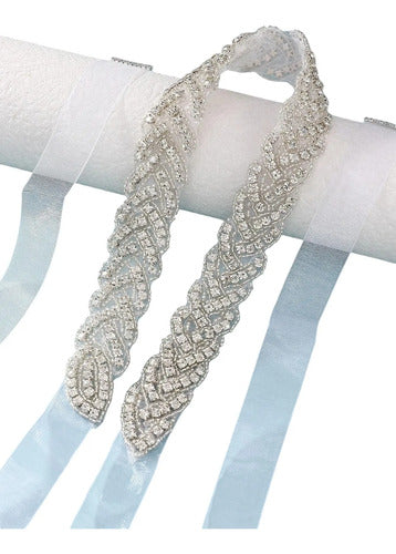 Cinturón de novia blanco con cristales brillantes