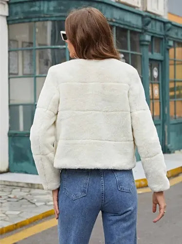 Bolero blanco de imitación piel con bolsillos para fiesta