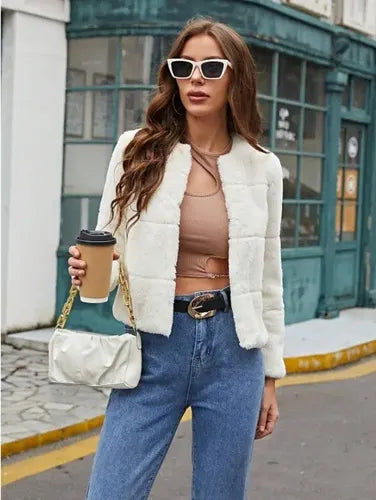 Bolero blanco de imitación piel con bolsillos para fiesta