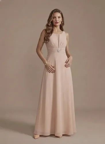 Vestido largo de gala beige evasé en gasa