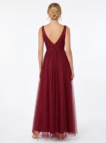 Vestido largo en tul corte princesa hombros descubiertos