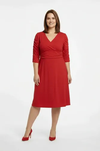 Vestido corto rojo manga 3/4 escote V evasé