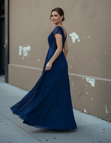 Vestido largo azul de gasa escote V corte princesa