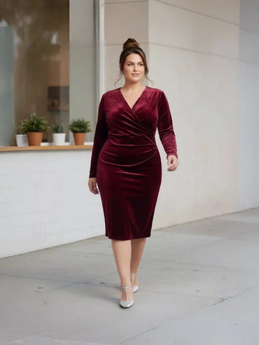 Vestido corto burdeo terciopelo, talla grande