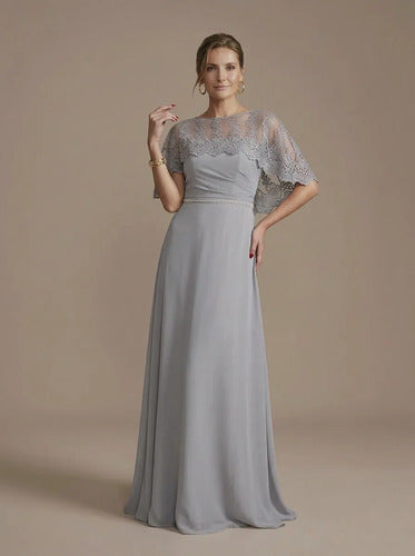 Vestido largo gris con capa corta cuello redondo