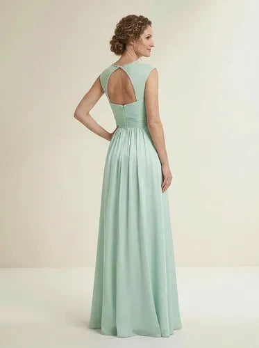 Vestido largo de fiesta verde evasé escote V en gasa
