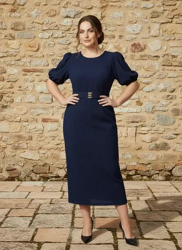 Vestido corto azul con cinturón cuello cubierto cóctel