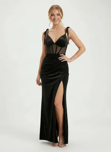 Vestido largo terciopelo corte sirena abertura muslo