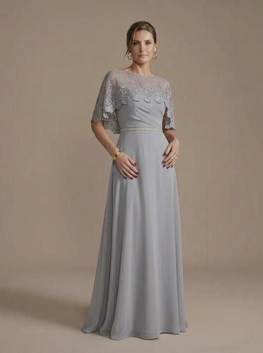 Vestido largo gris con capa corta cuello redondo
