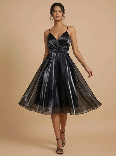 Vestido corto negro y verde organdí línea A