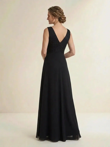 Vestido largo negro de fiesta escote V evasé