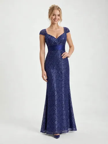 Vestido largo azul con escote corazón para fiesta