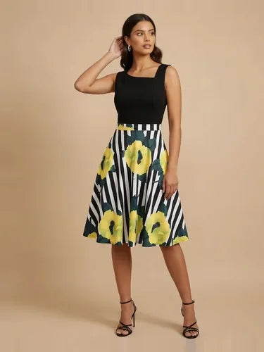 Vestido midi floral negro y verde acampanado grande