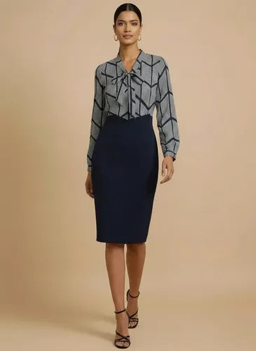 Vestido corto azul de lunares manga larga ajustado