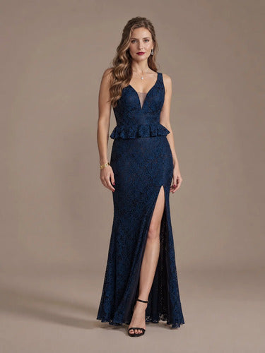 Vestido largo de encaje con peplum y escote V