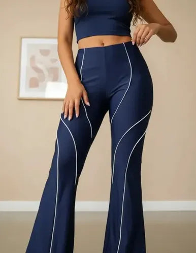 Pantalón azul tipo calza acampanado