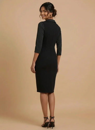 Vestido corto gris y negro corte tubo manga corta escote V