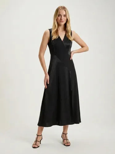 Vestido largo negro satén con abertura