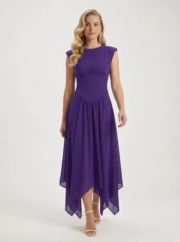Vestido corto violeta asimétrico con hombreras acinturado