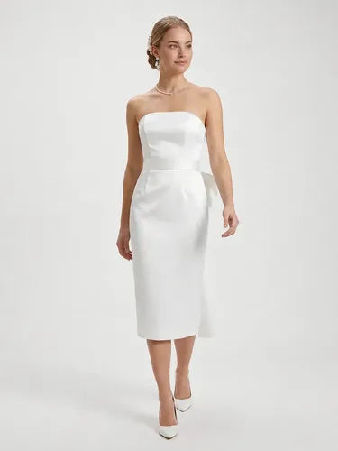 Vestido midi blanco strapless corte tubo