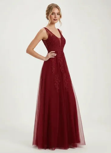 Vestido largo en tul corte princesa hombros descubiertos