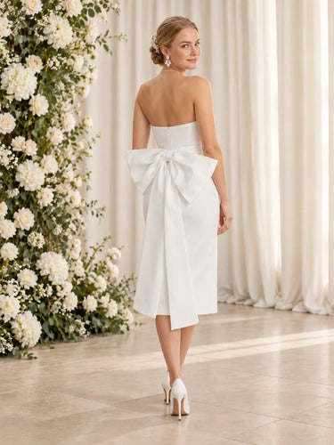 Vestido midi blanco strapless corte tubo