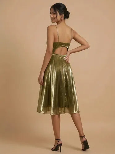 Vestido corto negro y verde organdí línea A