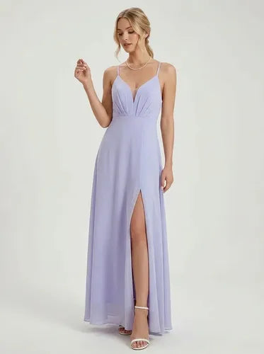 Vestido largo violeta con abertura evasé