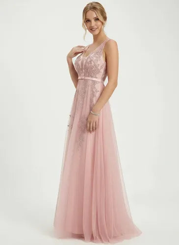 Vestido largo en tul corte princesa hombros descubiertos