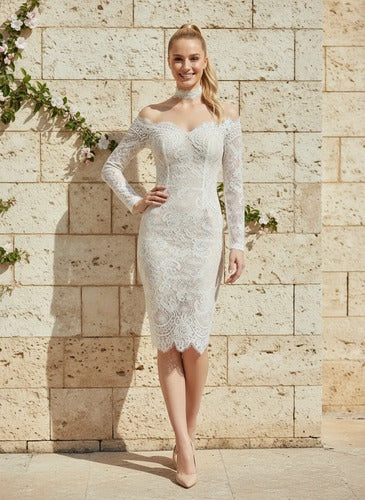 Vestido midi beige de encaje con manga larga formal
