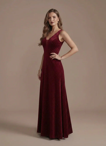 Vestido largo de fiesta evasé en terciopelo bordó y negro