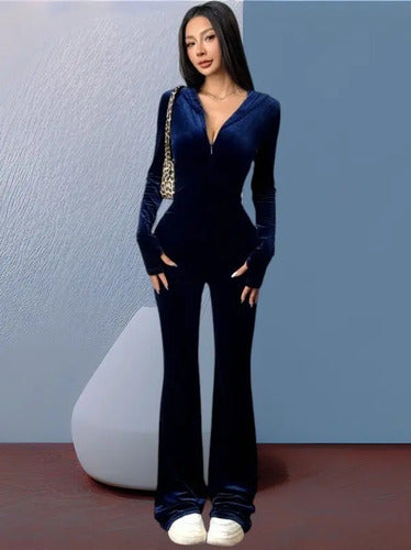 Mono de terciopelo azul con manga larga elegante para fiesta