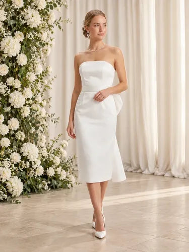 Vestido midi blanco strapless corte tubo