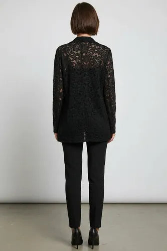 Blazer negro con encaje y cuello de solapa