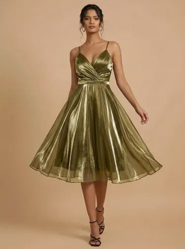 Vestido corto negro y verde organdí línea A