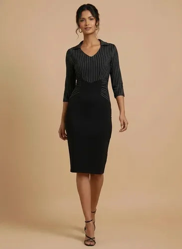 Vestido corto gris y negro corte tubo manga corta escote V