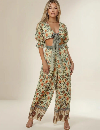 Mono beige con estampado floral y manga 3/4, una pieza con pantalón