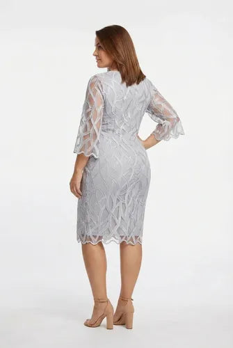 Vestido midi gris corte tubo manga 3/4 talla grande