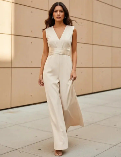 Mono color crema sin mangas, una sola pieza con pantalón de corte elegante para fiesta