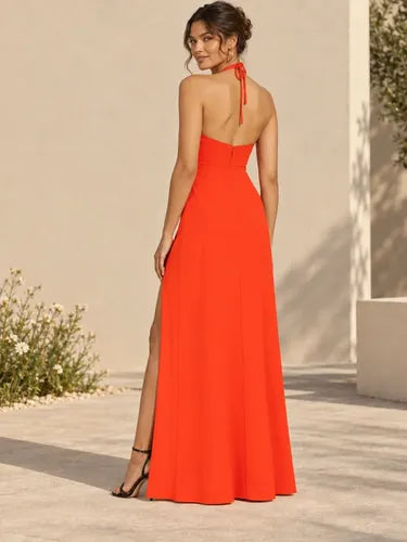 Vestido largo naranja evasé escote descubierto