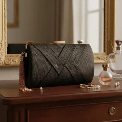Cartera clutch de fiesta en blanco, dorado y negro de mano