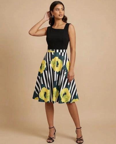 Vestido midi floral negro y verde acampanado grande