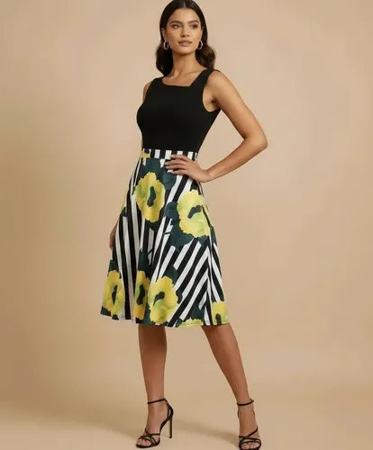 Vestido midi floral negro y verde acampanado grande