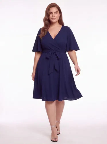 Vestido midi azul de gasa con escote descubierto y evasé