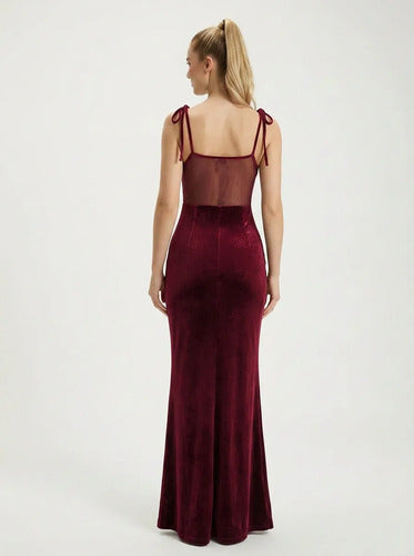 Vestido largo terciopelo corte sirena abertura muslo