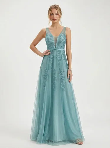 Vestido largo en tul corte princesa hombros descubiertos
