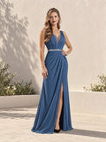 Vestido largo azul escote V con abertura alta