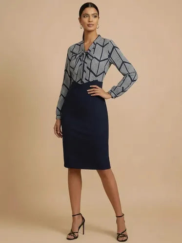 Vestido corto azul de lunares manga larga ajustado