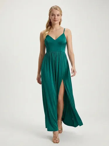 Vestido largo verde abertura espalda hombros