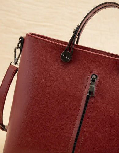 Cartera Policuero Con Correa De Hombros Asas Tonos Rojos Rojo Lisa